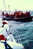 The crew of Casse Tete prepare for a tow - Ambrose Greenway