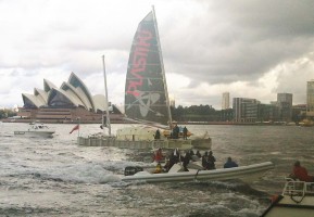 Plastiki sails into Sydney