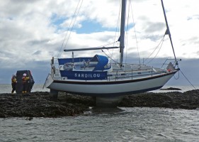 Westerly Seahawk aground