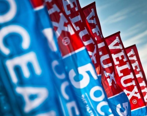 Velux 5 Oceans 2010, waving flags