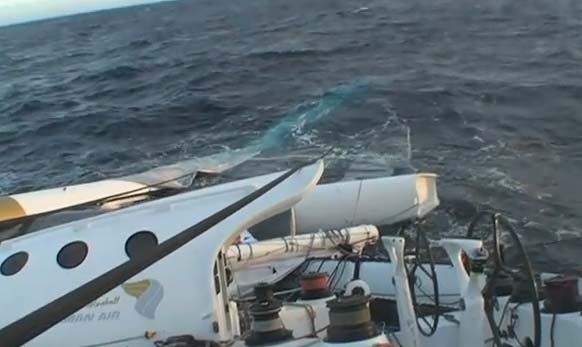 Oman Sail Majan dismasts