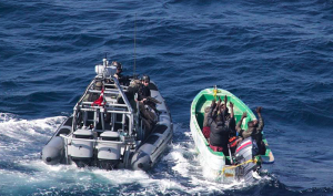 Danish forces with suspect pirates