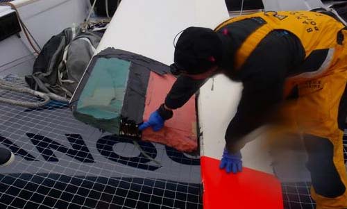 Banque Populaire V, daggerboard damage