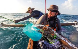 kraken-cup-racing-ngalawa-boats-bailing