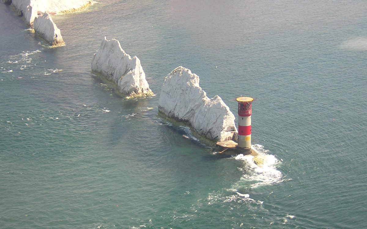 Needles-strong-flood-tidal-stream-credit-mike-broughton