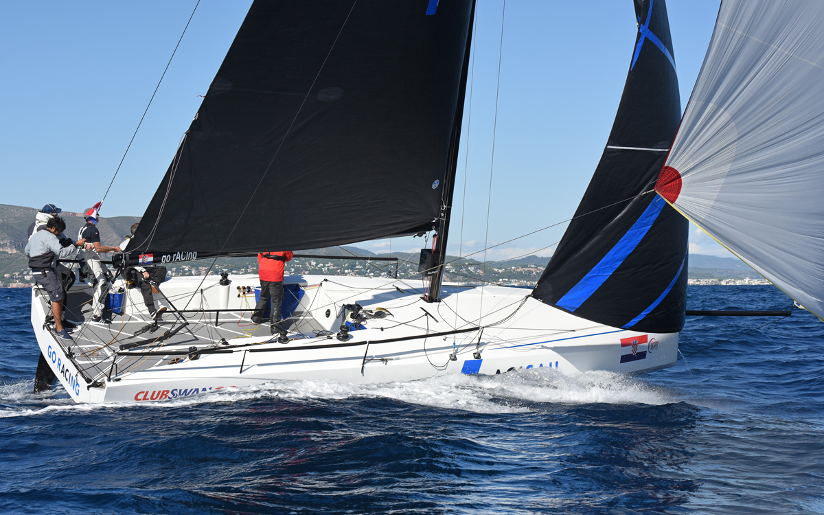 ClubSwan-36-boat-test-side-view-credit-rick-tomlinson