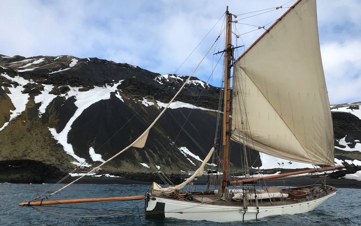 sailing-Jan-Mayen-island-integrity-side-view