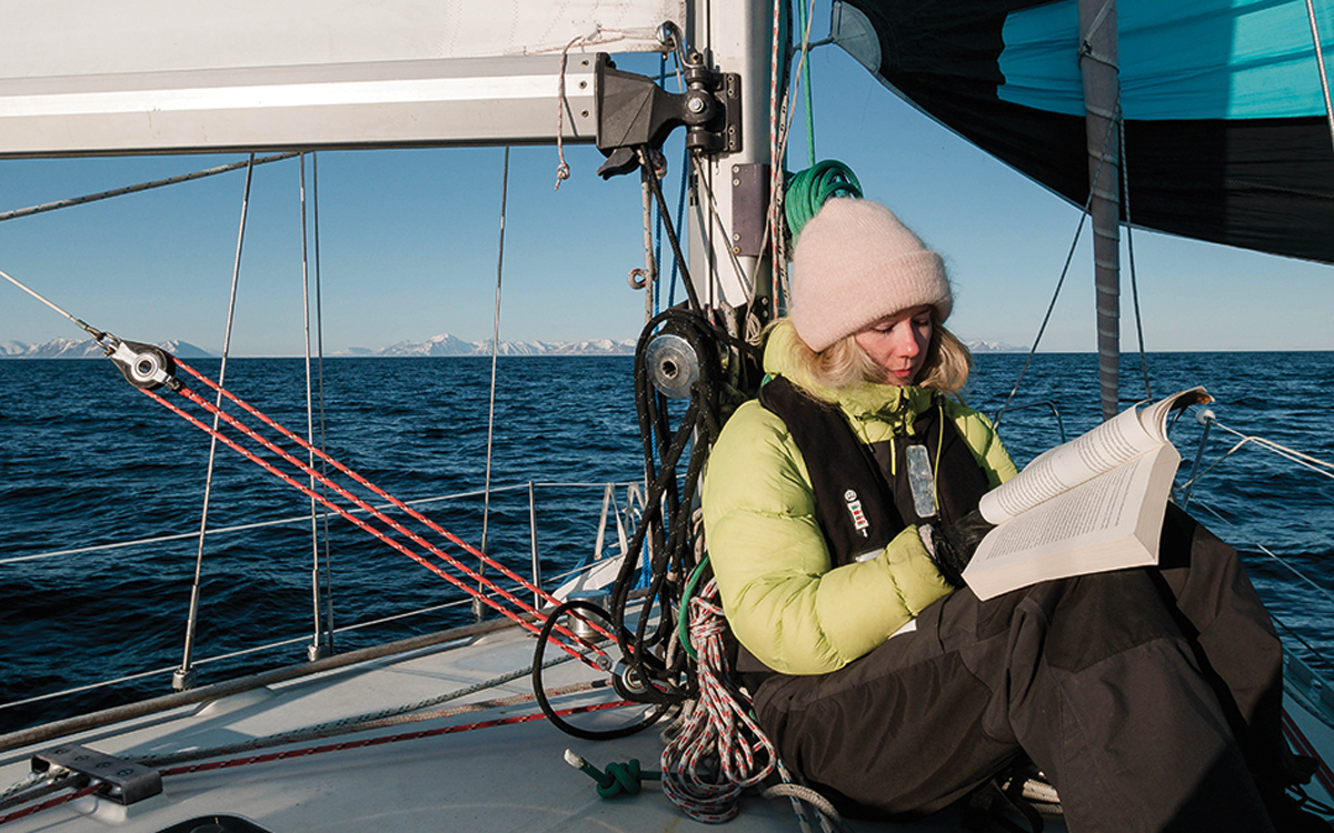 sailing-norway-svalbard-spinnaker-sylvia-foredeck