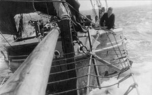 1960s-sailing-barge-houseboat-sweden-cruising-adventure-foredeck-sailing-barge-venta