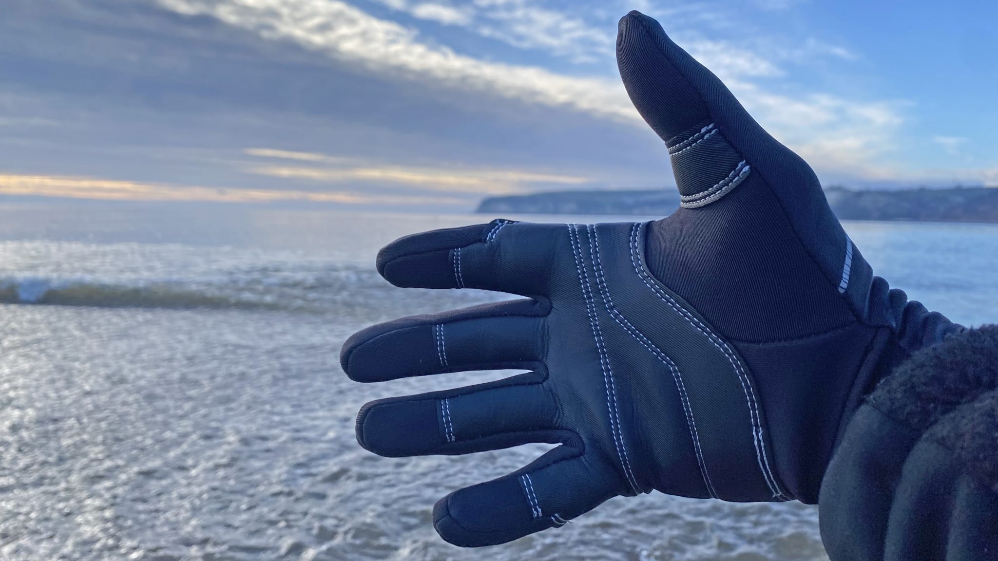 The best kayaking gloves 11 allweather paddling gloves tried and