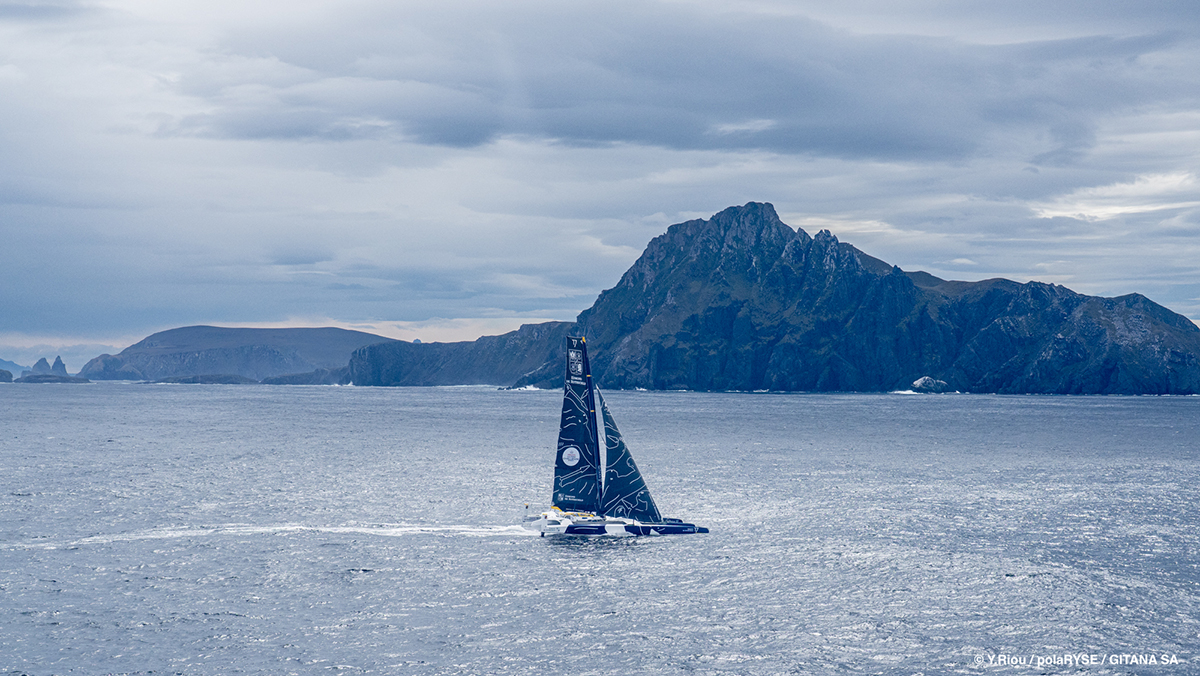 Fifteen round Cape Horn in a week! Round the world racers stream out of
