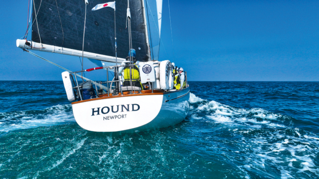 Hound in the water, view from the bow