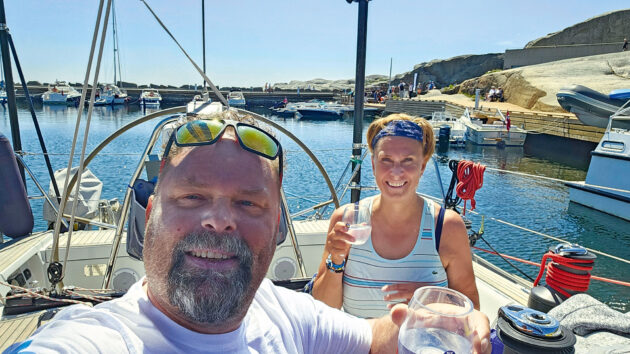 Finns Niklas and Johanna Wärnhjelm on a yacht in the sun
