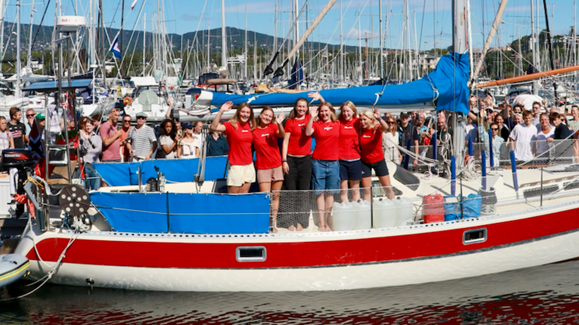 Seven Seas, Five Girls, One Boat – These 20-year-old best friends are sailing around the world