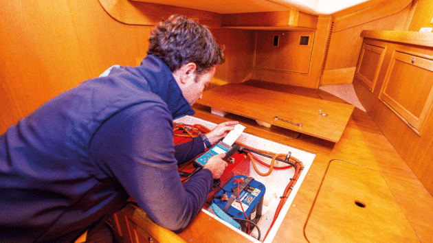 Checking the engine battery state of health with a conductance battery tester
