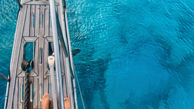  a change of ocean colours to turquoise tones