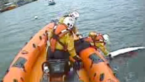 Falmouth RNLI volunteers recover capsized punt