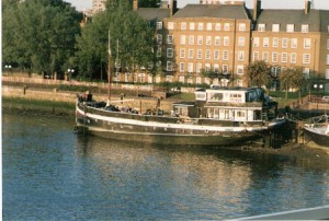 houseboat