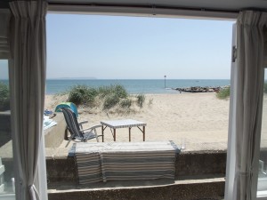 BEACH HUT