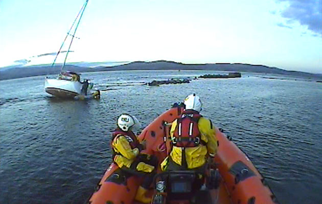 Yacht aground near Helensburgh