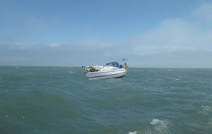 Dismasted yacht