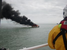 eastbourne-boat-fire-1