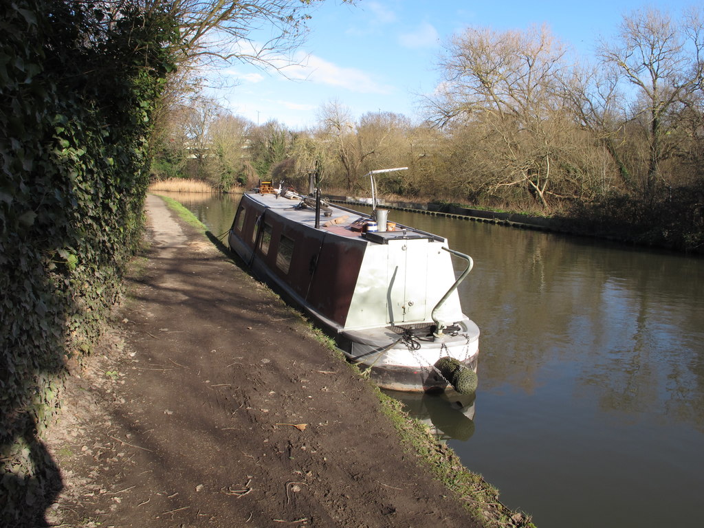 dreamland-canal-boat