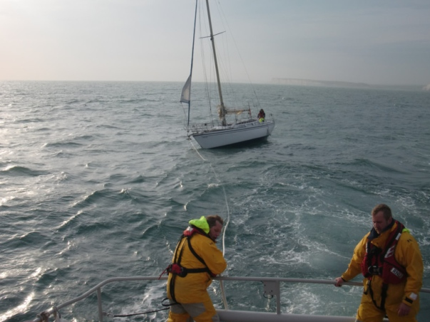 Yacht with engine failure towed by Eastbourne RNLI