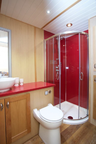 Bathroom on board Castlerose