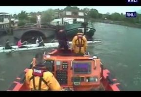 Chiswick RNLI rescuing rowers trapped River Thames