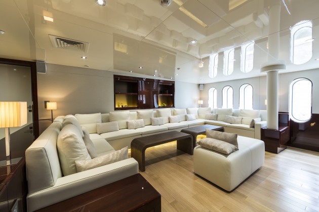 Guest salon on the Enigma XK