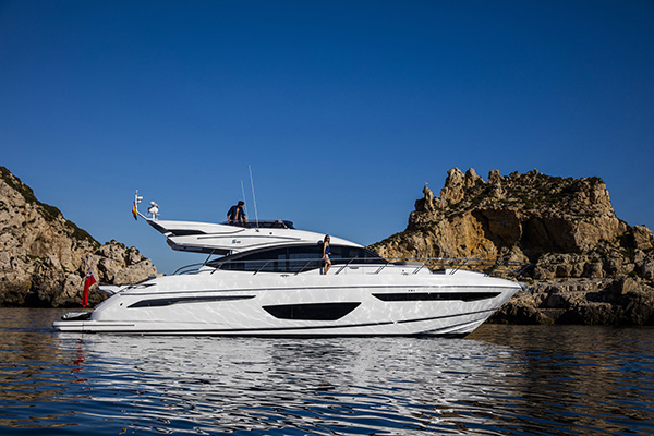 Princess S65 sportbridge yacht