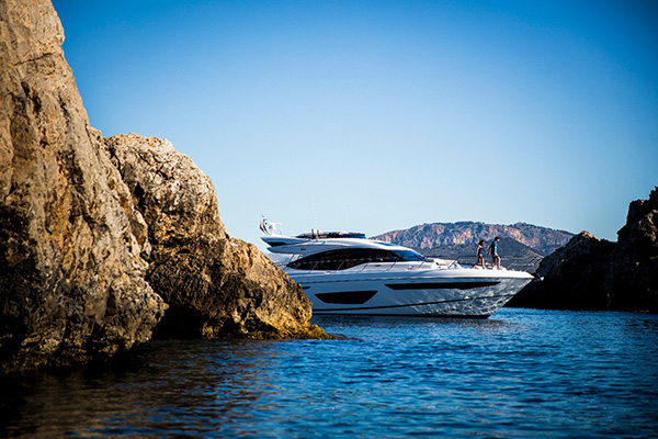 Princess S65 sportbridge yacht