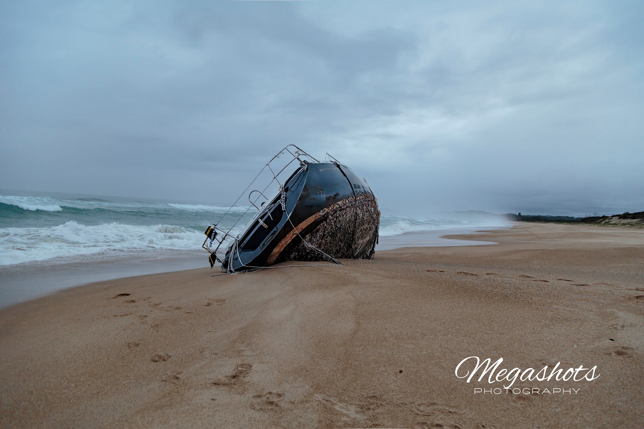 French registerd Yacht Nirvelli washed up in Wooli, Australia