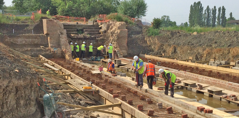 Volunteers restoring the Grantham Canal, Lincolnshire