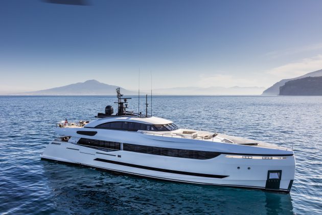 M/Y Divine COLUMBUS 40 HYBRID