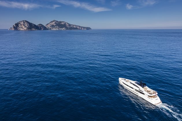 M/Y Divine COLUMBUS 40 HYBRID