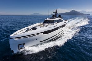 M/Y Divine COLUMBUS 40 HYBRID