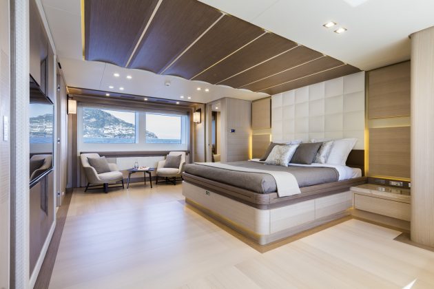 M/Y Divine COLUMBUS 40 HYBRID