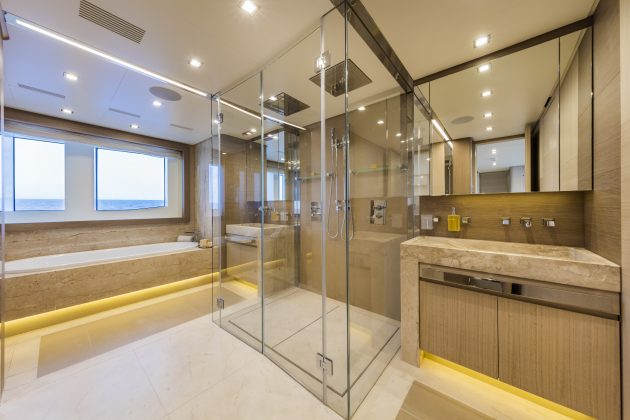 M/Y Divine COLUMBUS 40 HYBRID