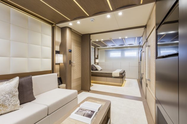 M/Y Divine COLUMBUS 40 HYBRID