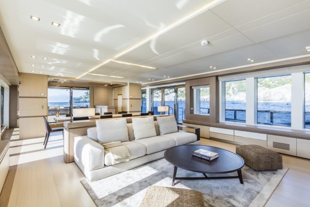M/Y Divine COLUMBUS 40 HYBRID