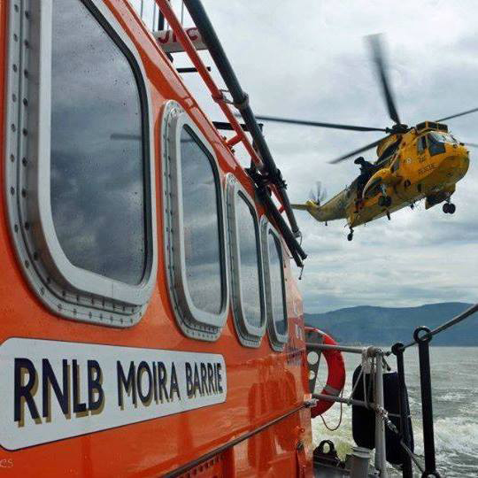 Barmouth RNLI ALB the Moira Barrie rescued 3 sailors who capsized