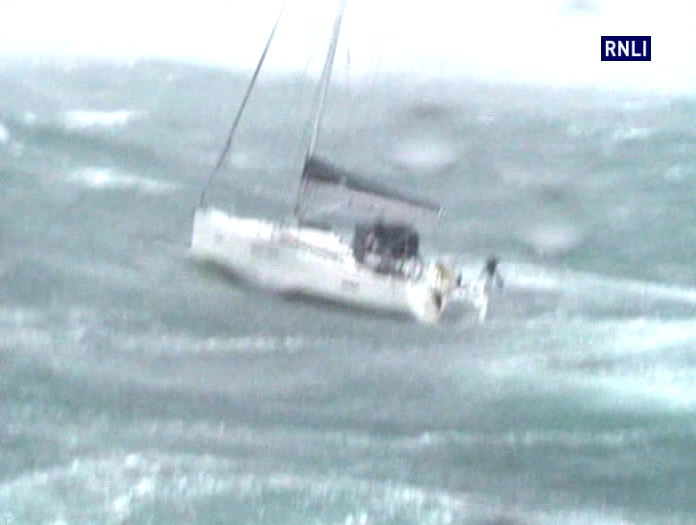 Islay RNLI go to aid of a yacht