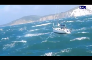 Yarmouth RNLI rescues stricken yacht