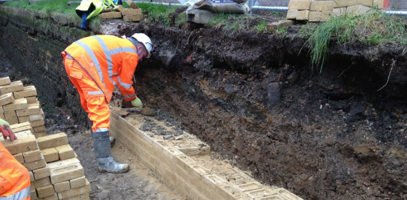 Canal and River Trust does work on the London canal in winter