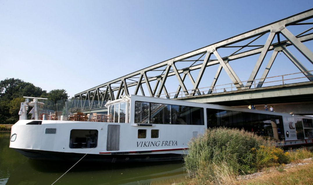 Viking Freya crashes into a bridge in southern Germany