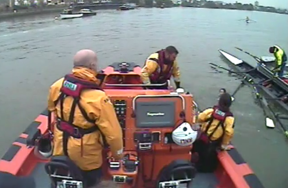 RNLI rescues four schoolgirls from river Thames