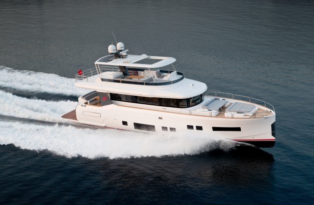 A motor yacht at full throttle