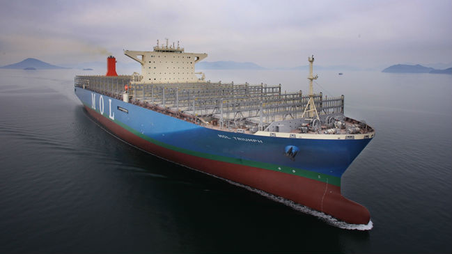 the largest container ship in the world - MOL Triumph